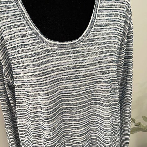 GAP Long Sleeve Top. Women’s Size Medium - Picture 2 of 7